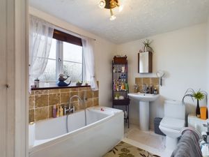 Family bathroom- click for photo gallery